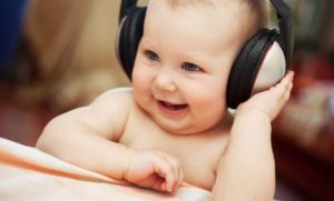 Малыш с детства приучается к хорошей музыке