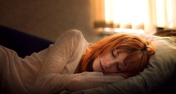 Сон для лучшего усвоения знаний Девушка видит сновидения